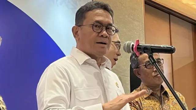 Menteri Perdagangan (Mendag) Budi Santoso memberi keterangan dalam konferensi pers di Kantor Kementerian Perdagangan, Jakarta, Rabu (20/8/2025). 