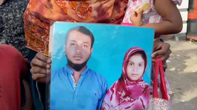 স্বামী আল আমিনের ছবি এনেছেন গৃহবধূ রোজিনা