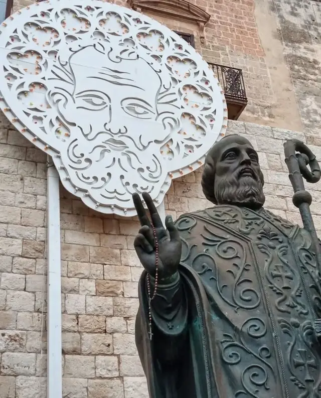 свети никола, статуа светог николе у барију