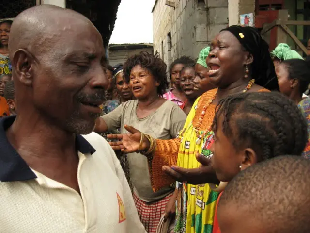 Les microbes font grincer des dents à Douala.