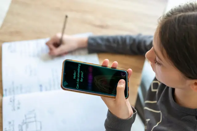 डिजिटल युगात विद्यार्थ्यांना शिक्षणात AI मुळे मदत होऊ शकते.