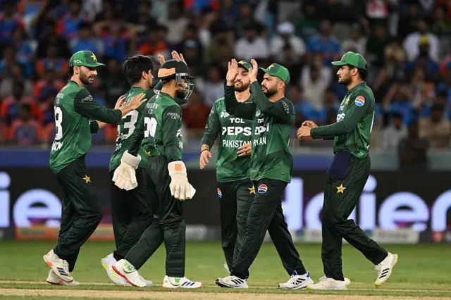 ஓமன், ஐக்கிய அரபு அமீரகம் என 2 போட்டிகளில் வெற்றி பெற்றது பாகிஸ்தான்.