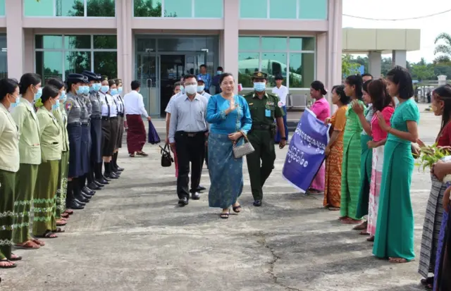 နေပြည်တော်ကို ငြိမ်းချမ်းရေးသွားဆွေးနွေးခဲ့တဲ့ ဒေါ်စောမြရာဇာလင်း