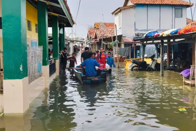 banjir rob, eretan, indramayu, jawa barat