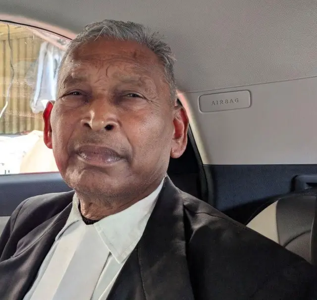 Caption- आरोपीचे वकील भुराप्रसाद निषाद