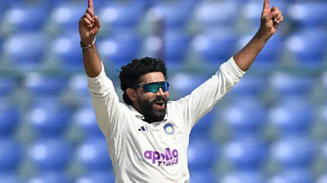 ஜடேஜாவும் தன் பங்கிற்கு 3 விக்கெட்டுகள் எடுத்தார்.