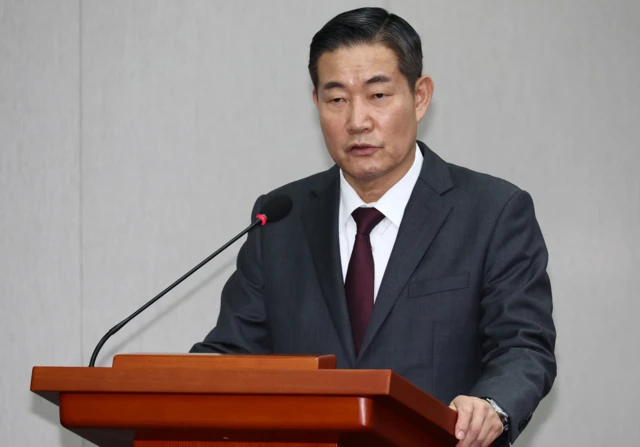 신원식 국가안보실장이 지난해 11월 서울 여의도 국회 운영위원회에서 열린 대통령비서실·국가안보실·대통령 경호처 대상 종합 국정감사에 출석해 업무보고를 하고 있다