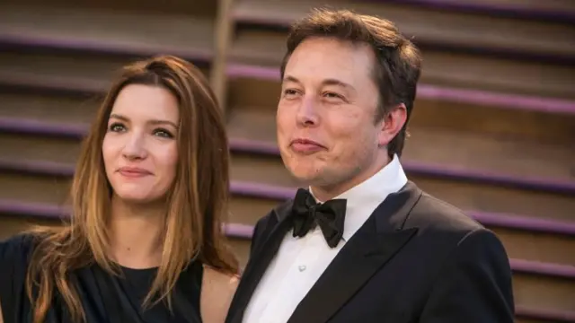 Elon Musk oraz jego żona Talulah Riley przybywają na przyjęcie oscarowe Vanity Fair 2014, 2 marca 2014 roku, w West Hollywood w Kalifornii.