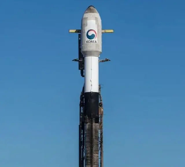 미국 캘리포니아 반덴버그 우주군기지에서 발사되는 한국 최초 군사정찰위성 1호기 모습