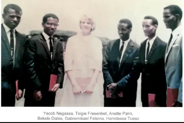 Pirof. Hamdeessaa Tusoo waahellaniifi haadha warraa waliin