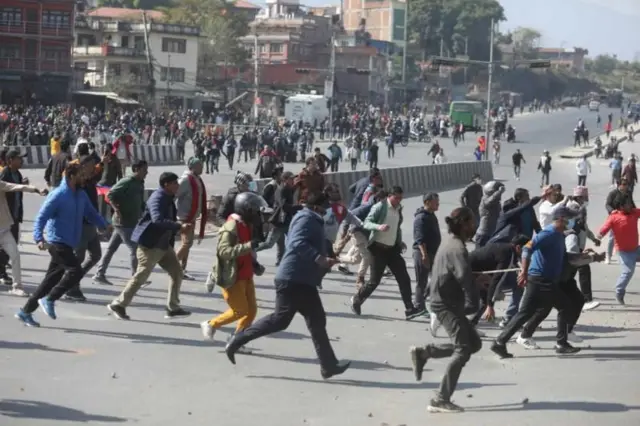 काठमाण्डूमा दुर्गा प्रसाई र एमाले कर्यकर्ताबीच झडप