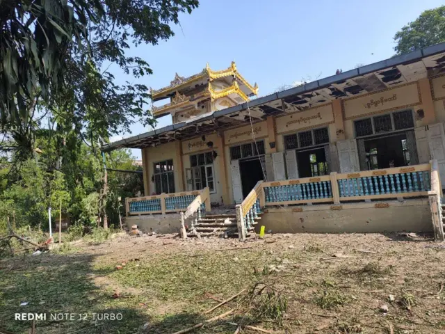 လေကြောင်းတိုက်ခိုက်ခံရတဲ့ ‌သပြေသာဘုန်းကြီးကျောင်းဘေးက ဓမ္မာရုံ