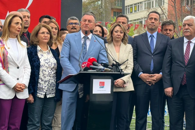 Lütfü Savaş ve CHP heyeti bugün YSK önünde açıklama yaptu