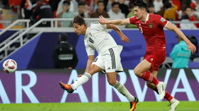 Elkan Baggott menempel pemain timnas Irak pada perhelatan Piala Asia di Qatar, 15 Januari 2024. 