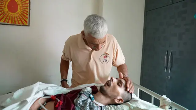 अशोक राना अपने बेटे हरीश के साथ