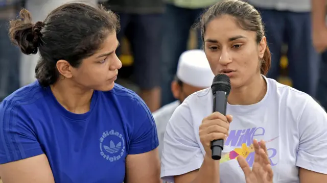 साक्षी और विनेश फोगाट 