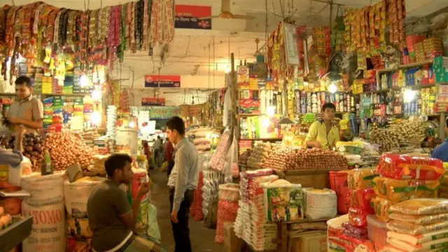 তিন দশক পার হয়ে গেলেও এখনো সব ব্যবসা প্রতিষ্ঠানকে পুরোপুরি ভ্যাটের আওতায় আনা সম্ভব হয়নি