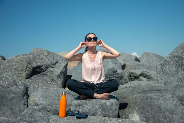 व्हिटॅमिन डी मिळवण्यासाठी उन्हात कधी जायचं? दिवसातल्या 'या 4 तासांना' जास्त महत्त्व