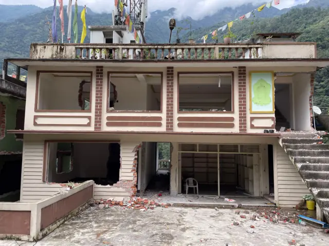 આ દૂર્ઘટના પાછળ સવાલ ઘણા છે