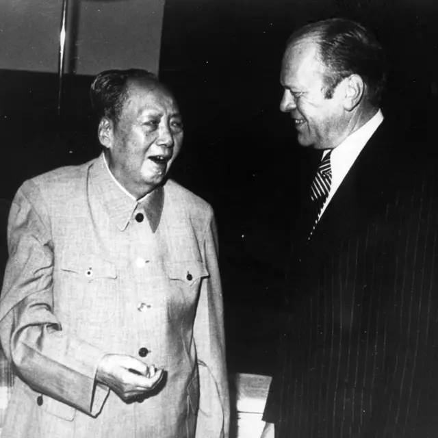 福特（右）与毛泽东（左）在毛泽东北京中南海住处见面（1/12/1975）