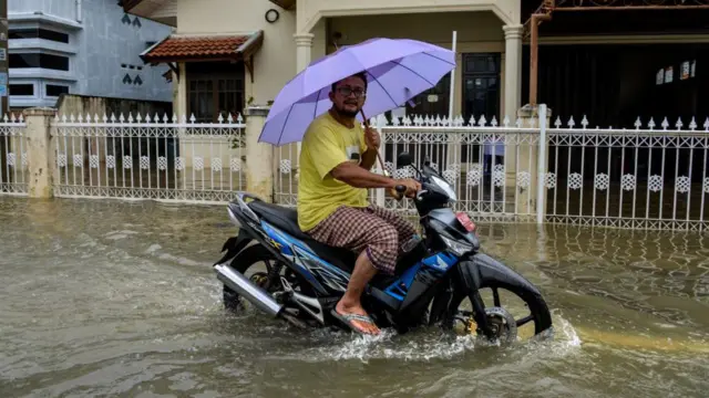 La Nina menyebabkan akumulasi curah hujan bulanan meningkat.