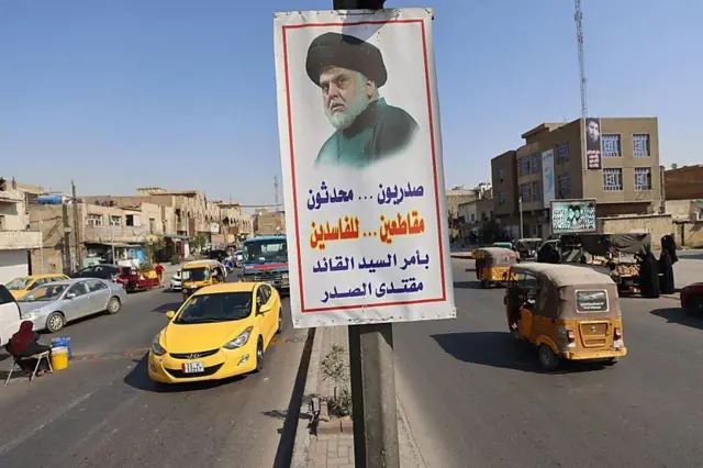 بیلبورد مقتدی صدر در خیابان