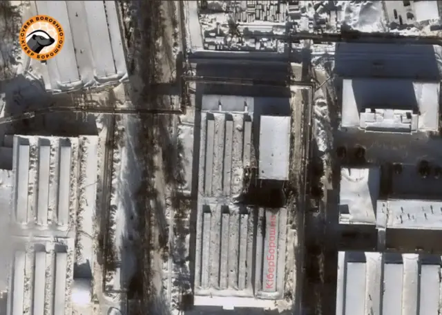 Супутникове зображення будівлі з пробитим дахом