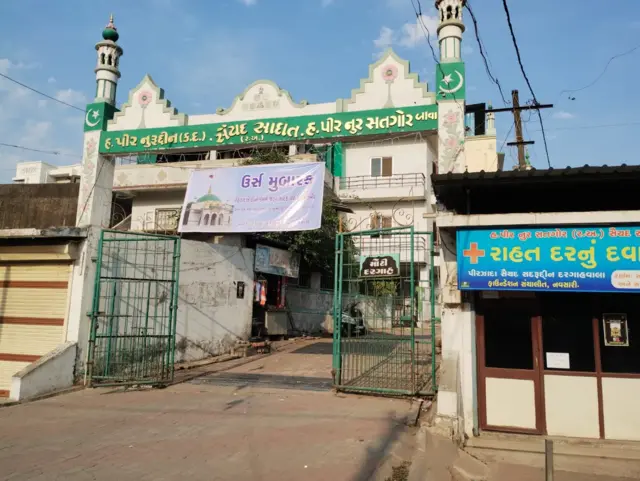 નવસારીના ઇદગાહ રોડ પર આવેલી દરગાહ