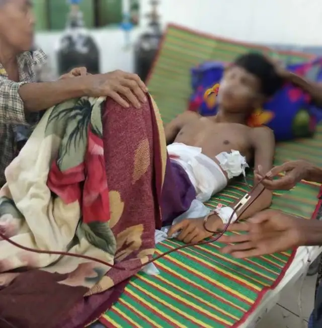 လက်နက်ကြီးကျည်ထိမှန်သွားတဲ့ ဆယ်ကျော်သက် ဒေသခံ