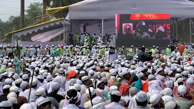 ঢাকার সোহরাওয়ার্দী উদ্যানে হেফাজতে ইসলামের মহাসমাবেশে অংশ নেন নেতাকর্মীরা