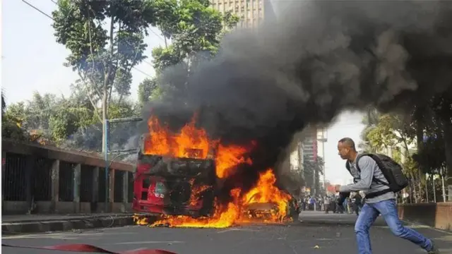 ২০১৪ সালের নির্বাচনকে কেন্দ্র করে সহিংসতার একটি দৃশ্য।