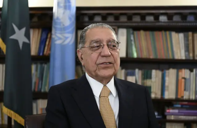  मुनीर अकरम 