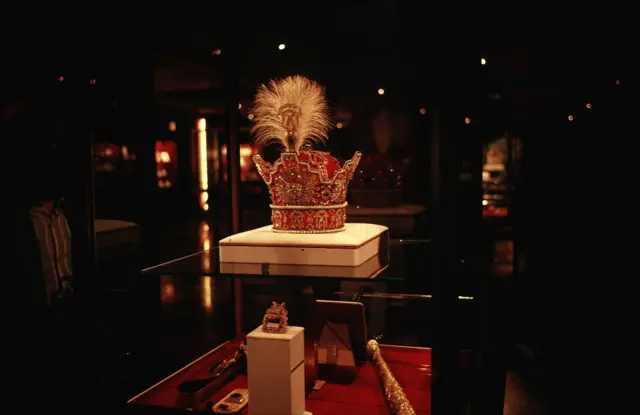 የኢራን ንጉሥ የሚያደርገው ዘውድ