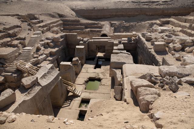 Templo de Osireion, en Abydos, Egipto.