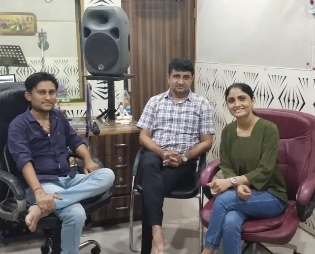 ગુજરાતી લોકસંગીત, ગુજરાતનો ઇતિહાસ, ગુજરાતની સંસ્કૃતિ, મયૂર નાડિયા, કિંજલ દવે, ગીતા રબારી, લોકગીત, ગુજરાત, બીબીસી ગુજરાતી