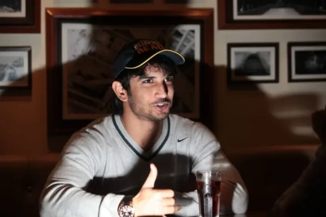 ریا چکرورتی نے سوشل میڈیا پر بتایا تھا کہ وہ سوشانت سنگھ راجپوت کی گرل فرینڈ ہیں۔