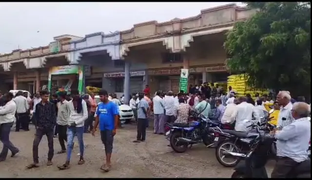 ગુજરાતમાં ખેડૂતોને યુરિયા ખાતર કેમ નથી મળતું