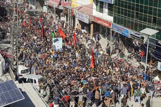 آیت اللہ خامنہ ای کی ہلاکت کے خلاف سکردو میں ہونے والے مظاہرے کا ایک منظر