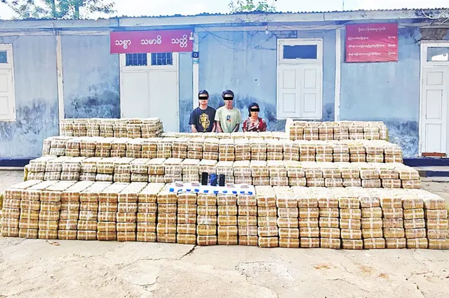 မေ ၅ ရက်မှာ တောင်ကြီးမြို့နယ်၊အေးသာယာမြို့၊ ရပ်ကွက် ၁၁၊ နယ်မြေ ၇၆ က နေအိမ်တစ်အိမ်ကနေ ဖမ်းဆီးရမိခဲ့တဲ့ စိတ်ကြွရူးသွပ်ဆေးပြားပေါင်း ၃၅ သန်း