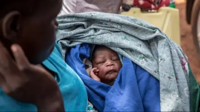 Nwa a mụrụ ọhụrụ na nne ya 