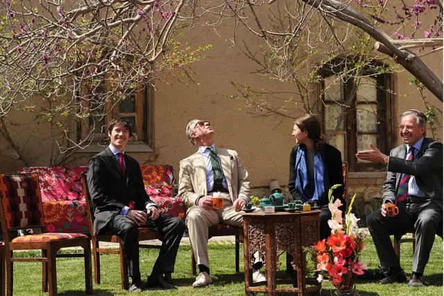 شاهزاده چارلز، همراه با شرارد کوپر کولز، سفیر بریتانیا در کابل،