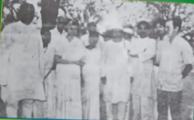 मेरठ के गांव रटौल से जुनैद फरीदी और उनके साथ कई अन्य लोग इंदिरा गांधी जी से मिले थे और रटौल के पाकिस्तानी आम कहने पर आपत्ति जताई थी, ये तस्वीर वही है