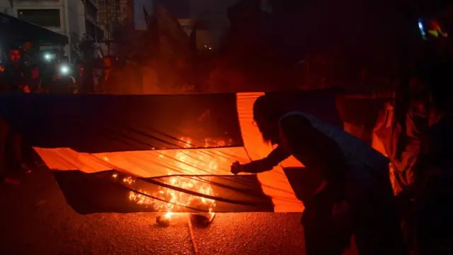 آتش زدن پرچم سوئد