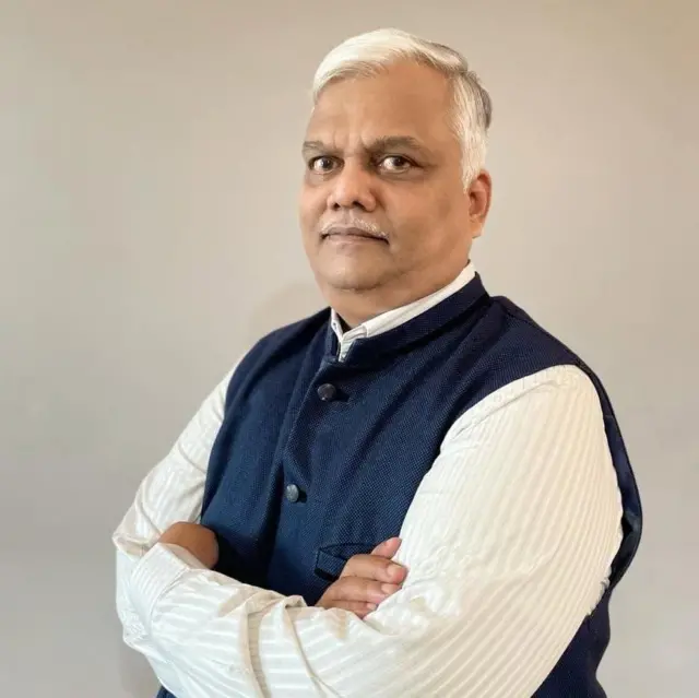 विजय कुंभार यांनी मुख्यमंत्री देवेंद्र फडणवीस यांना पत्र लिहून हे बदल रद्द करण्याची मागणी केली आहे.