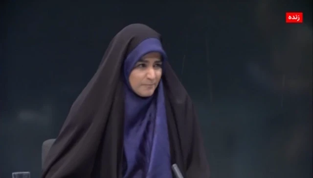 İran Devlet Televizyonu'nda sunucu canlı yayındayken saldırı yapıldı.