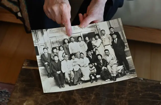 किम जे-क्यू कुटुंबासमवेत