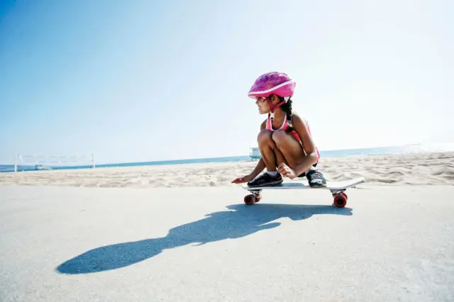 Menina sozinha andandoregras do sportingbetskate