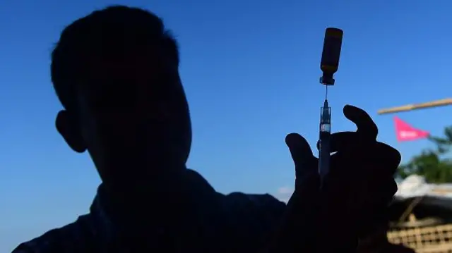 রুবেলাকে টিকার মাধ্যমে প্রতিরোধ করা খুব জরুরি বলে জানিয়েছেন চিকিৎসকরা।