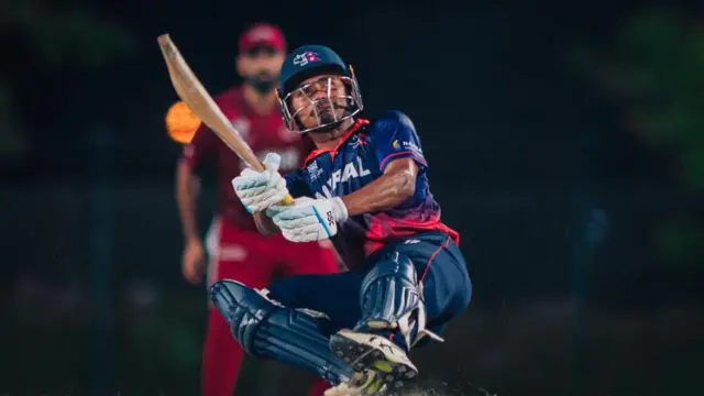 विश्वकप छनोटअन्तर्गत कतारविरुद्ध ब्याटिङ गर्दै रोहित पौडेल