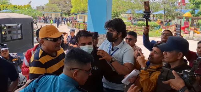 दुर्गा प्रसाई झापा विमानस्थलबाट काठमाण्डू आउँदै